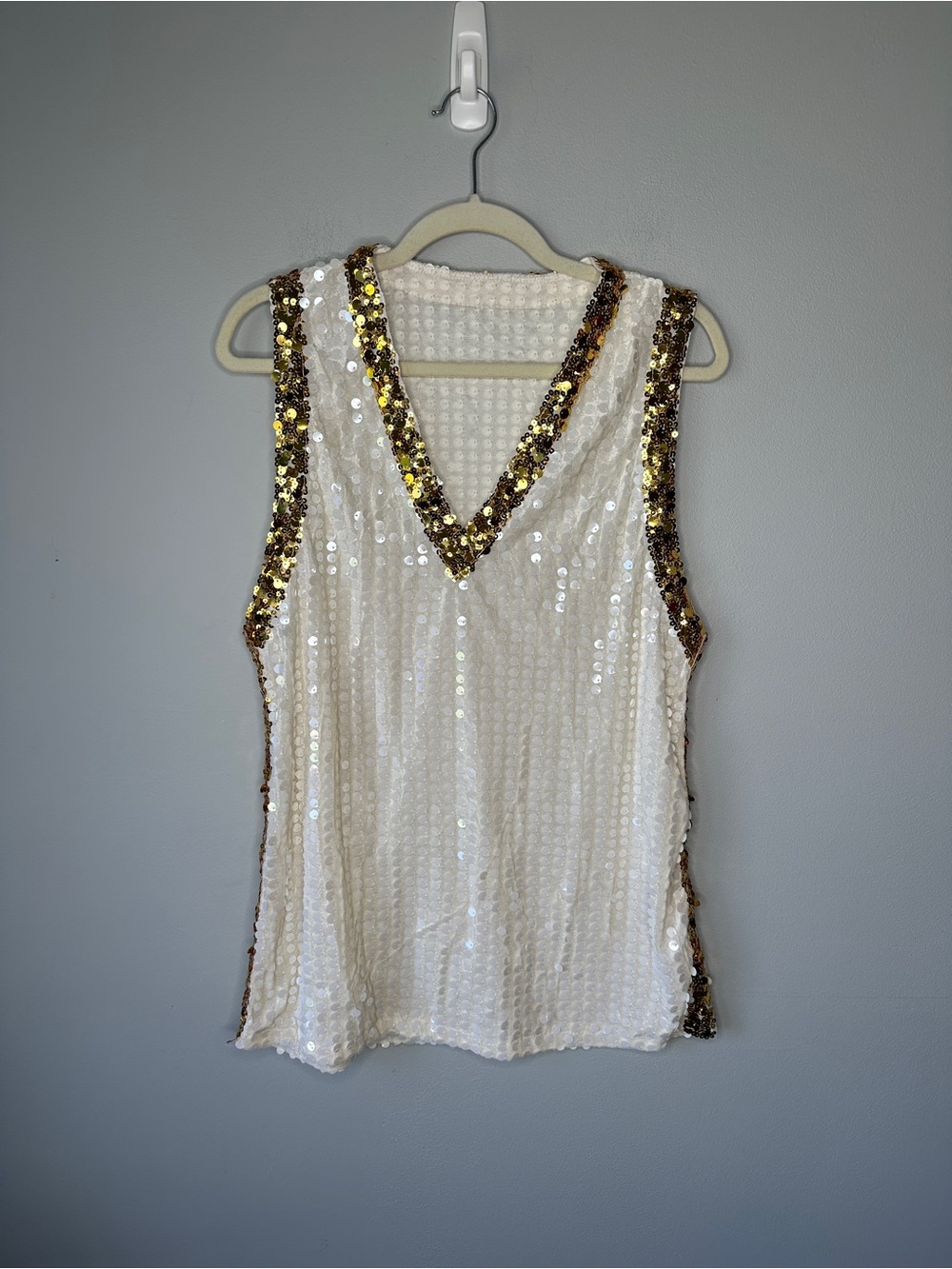 Source Unknown White Sequin V-Neck Tank with Gold Trim